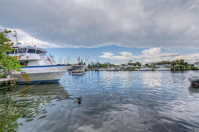 704 BAYSHORE DRIVE, Tarpon Springs, FL 34689