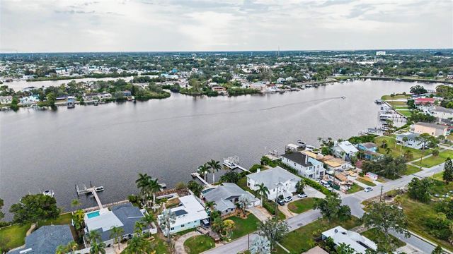 704 BAYSHORE DRIVE, Tarpon Springs, FL 34689