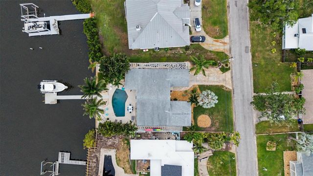 704 BAYSHORE DRIVE, Tarpon Springs, FL 34689