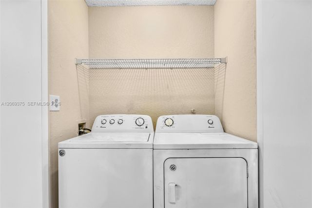2850 N Oakland Forest Drive 208, Oakland Park, FL 33309