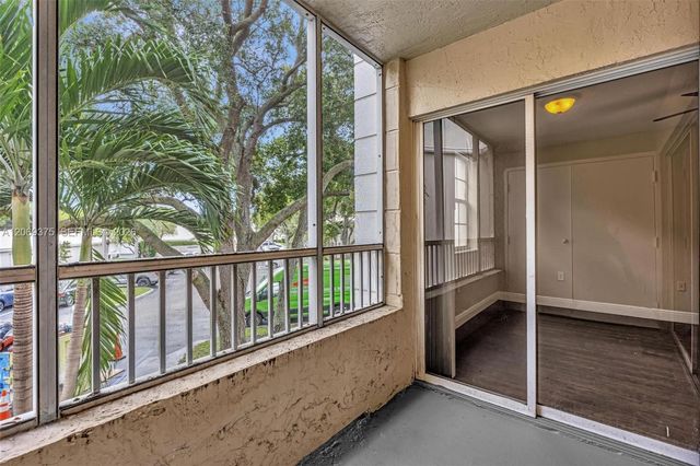 2850 N Oakland Forest Drive 208, Oakland Park, FL 33309