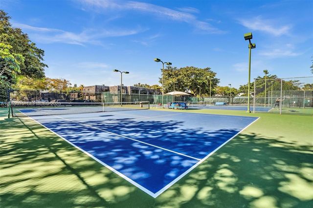 2850 N Oakland Forest Drive 208, Oakland Park, FL 33309