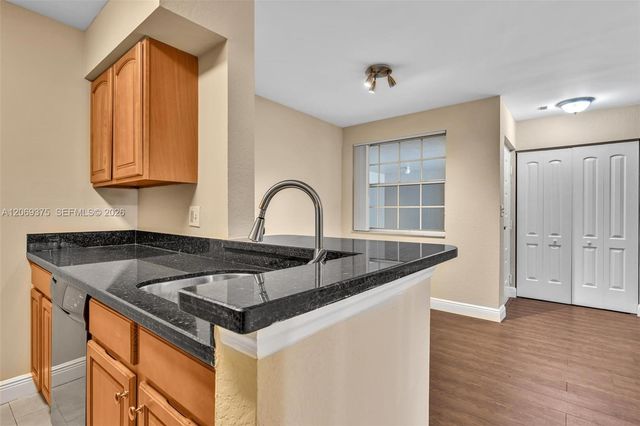 2850 N Oakland Forest Drive 208, Oakland Park, FL 33309