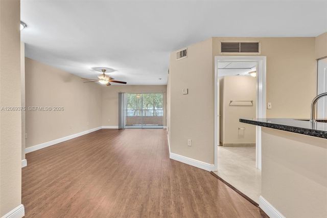 2850 N Oakland Forest Drive 208, Oakland Park, FL 33309