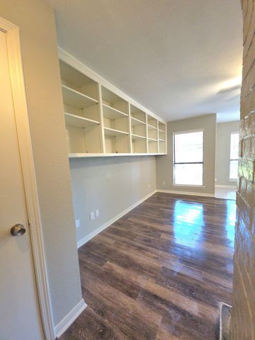 1308 Memory Lane 5111, Arlington, TX 76011