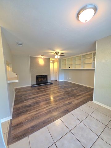 1308 Memory Lane 5111, Arlington, TX 76011