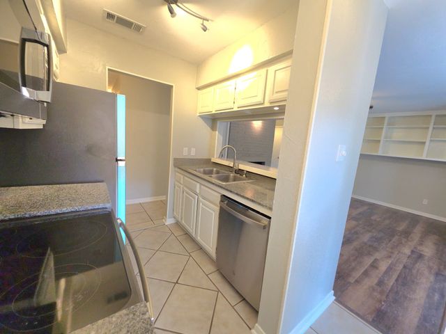 1308 Memory Lane 5111, Arlington, TX 76011