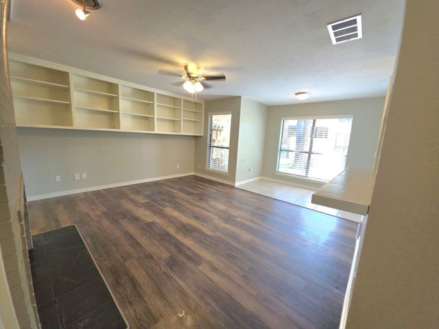 1308 Memory Lane 5111, Arlington, TX 76011