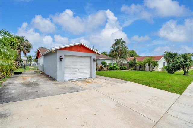 1320 W 26th Ct, Riviera Beach, FL 33404