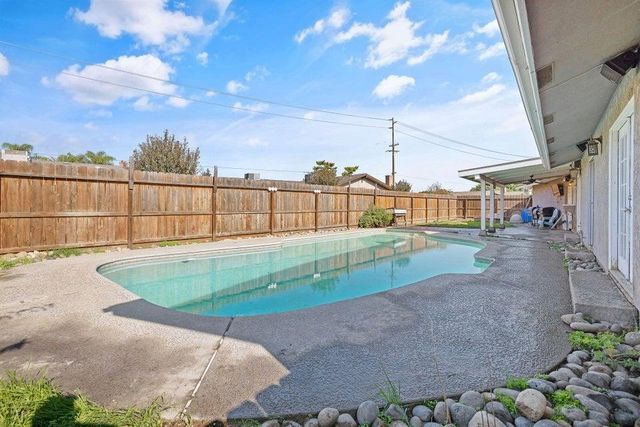 3312 W Cutler Avenue, Visalia, CA 93277