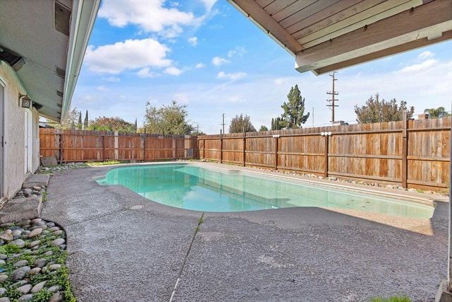 3312 W Cutler Avenue, Visalia, CA 93277