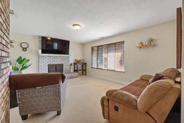 3312 W Cutler Avenue, Visalia, CA 93277