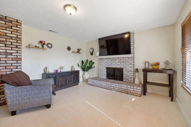 3312 W Cutler Avenue, Visalia, CA 93277