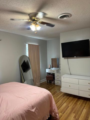 211 Congress Apt B, Charleston, SC 29403
