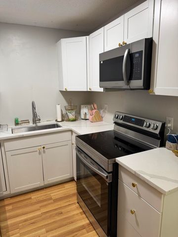 211 Congress Apt B, Charleston, SC 29403