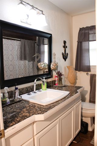 110 N Cherry Lane, Granbury, TX 76048