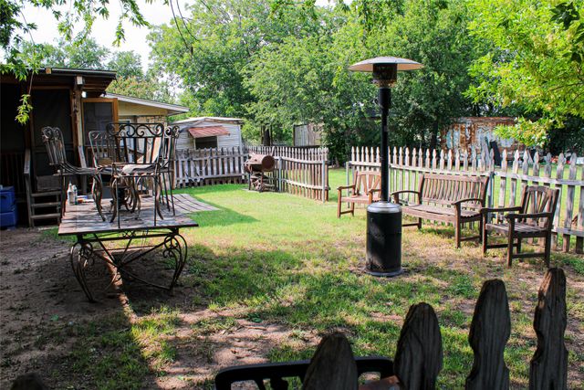 110 N Cherry Lane, Granbury, TX 76048