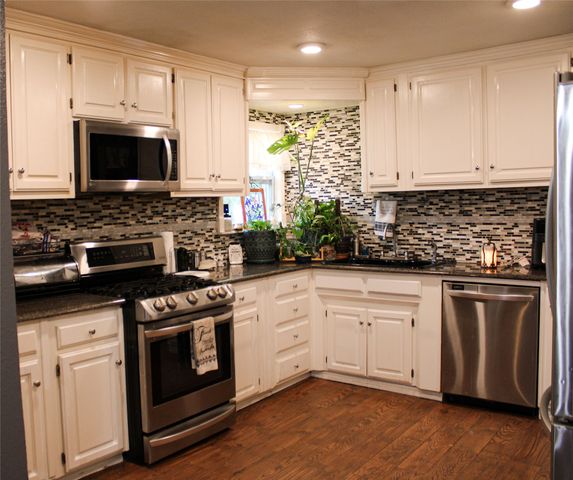 110 N Cherry Lane, Granbury, TX 76048