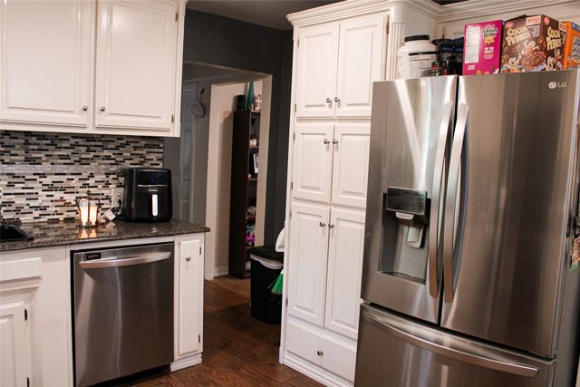 110 N Cherry Lane, Granbury, TX 76048