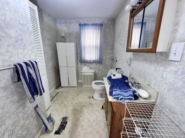 41 Ford Avenue, Troy, NY 12180