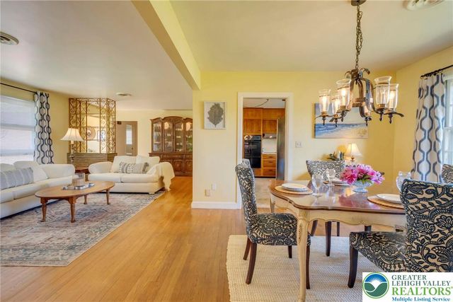 13 Ridgewood Road, Easton, PA 18045