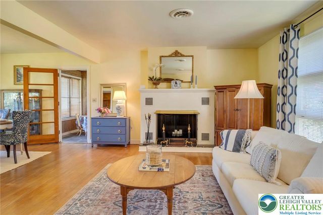 13 Ridgewood Road, Easton, PA 18045