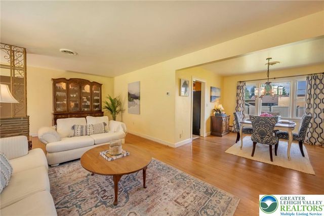 13 Ridgewood Road, Easton, PA 18045