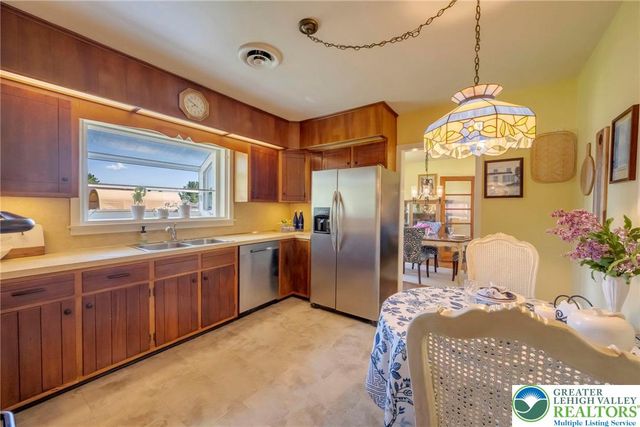 13 Ridgewood Road, Easton, PA 18045