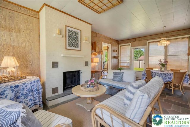 13 Ridgewood Road, Easton, PA 18045