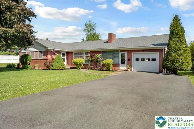 13 Ridgewood Road, Easton, PA 18045