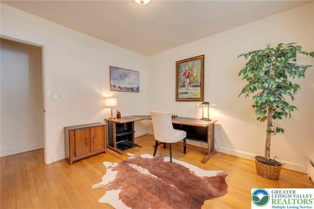 13 Ridgewood Road, Easton, PA 18045