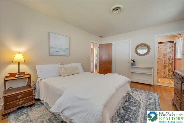 13 Ridgewood Road, Easton, PA 18045
