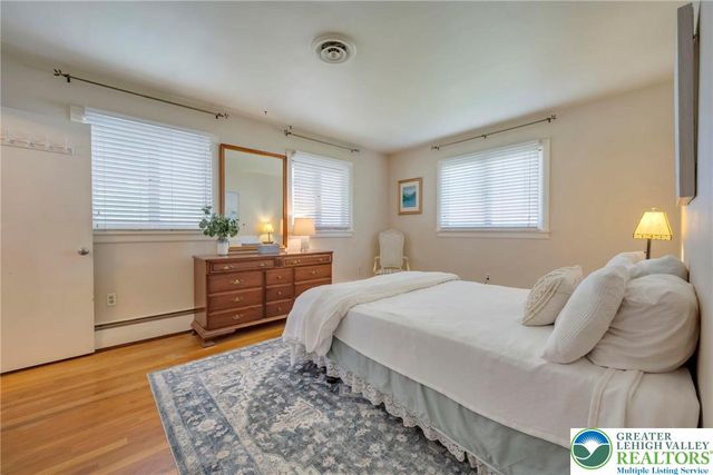 13 Ridgewood Road, Easton, PA 18045