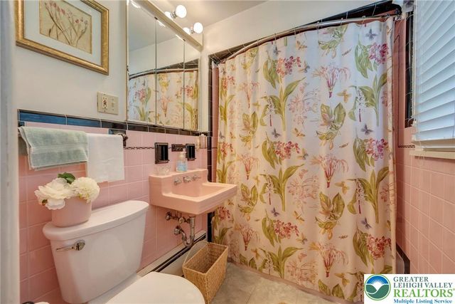 13 Ridgewood Road, Easton, PA 18045