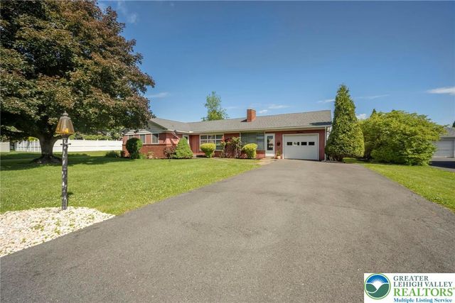13 Ridgewood Road, Easton, PA 18045