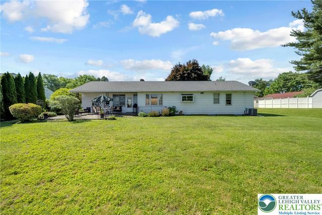 13 Ridgewood Road, Easton, PA 18045