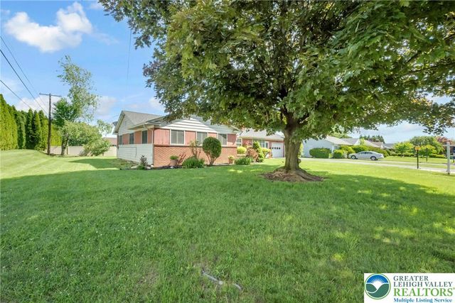 13 Ridgewood Road, Easton, PA 18045