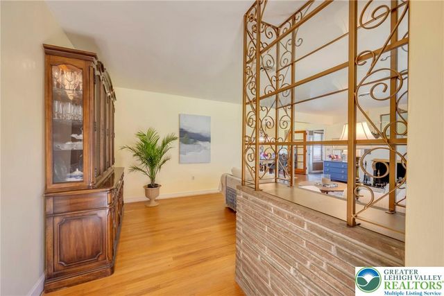 13 Ridgewood Road, Easton, PA 18045