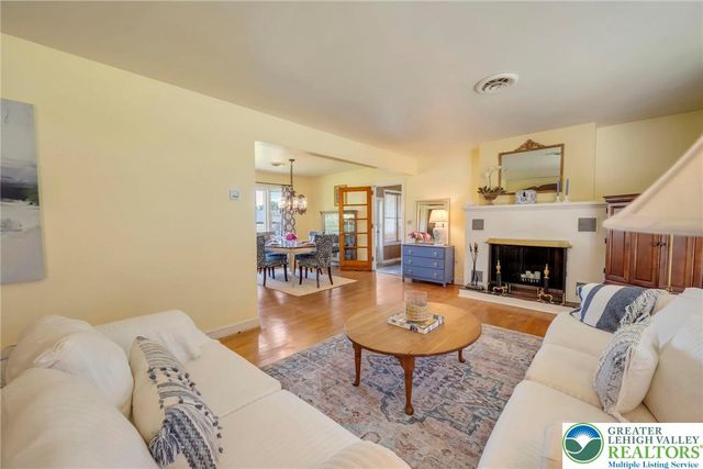 13 Ridgewood Road, Easton, PA 18045