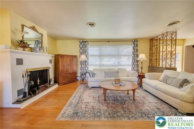 13 Ridgewood Road, Easton, PA 18045