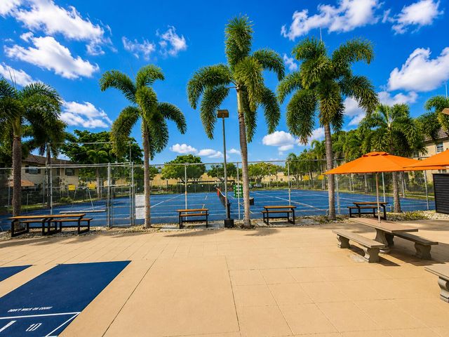 5680 SW 3rd Place 106, Margate, FL 33068