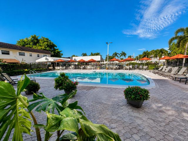 5680 SW 3rd Place 106, Margate, FL 33068