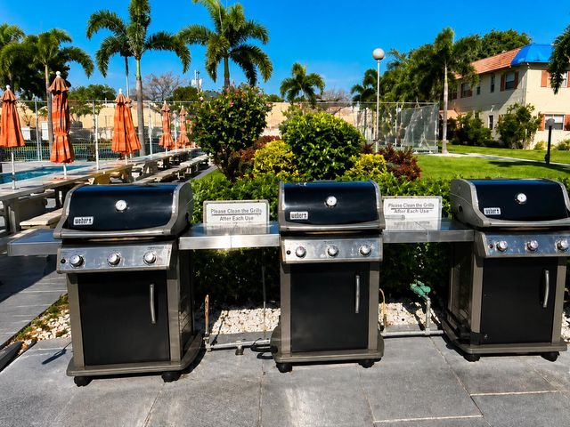 5680 SW 3rd Place 106, Margate, FL 33068