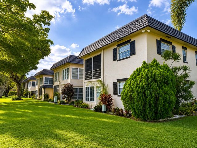 5680 SW 3rd Place 106, Margate, FL 33068