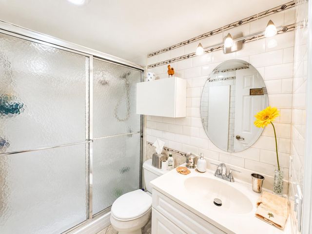 5680 SW 3rd Place 106, Margate, FL 33068