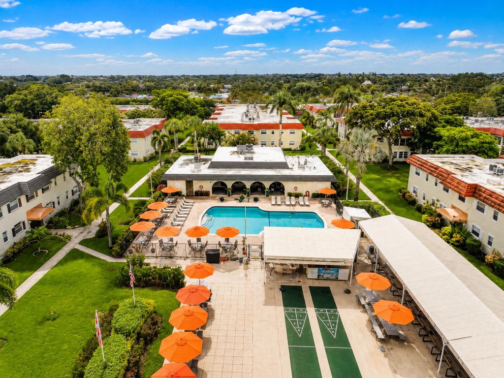 5680 SW 3rd Place 106, Margate, FL 33068