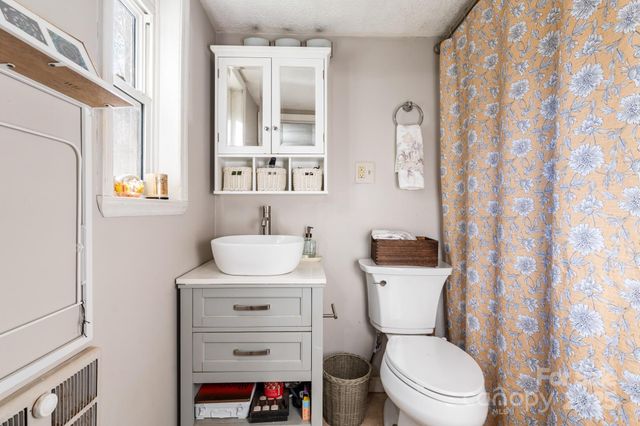 14 Sluder Branch Road, Candler, NC 28715