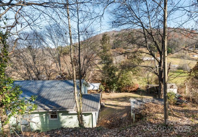 14 Sluder Branch Road, Candler, NC 28715