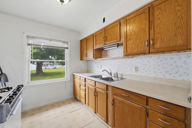 2009 Cambridge Drive, Kalamazoo, MI 49001