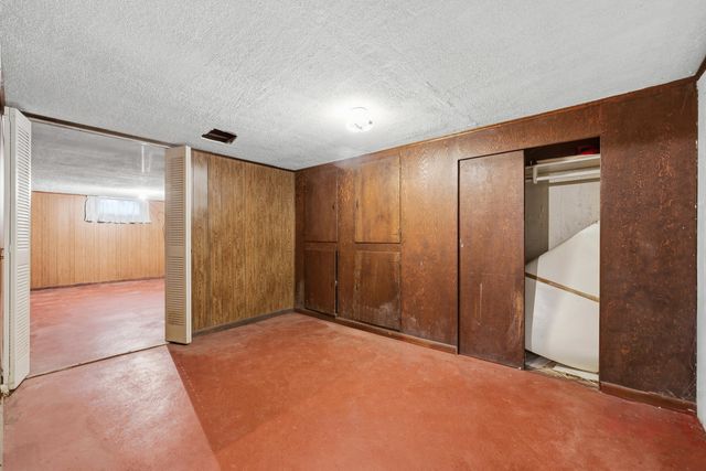 2009 Cambridge Drive, Kalamazoo, MI 49001